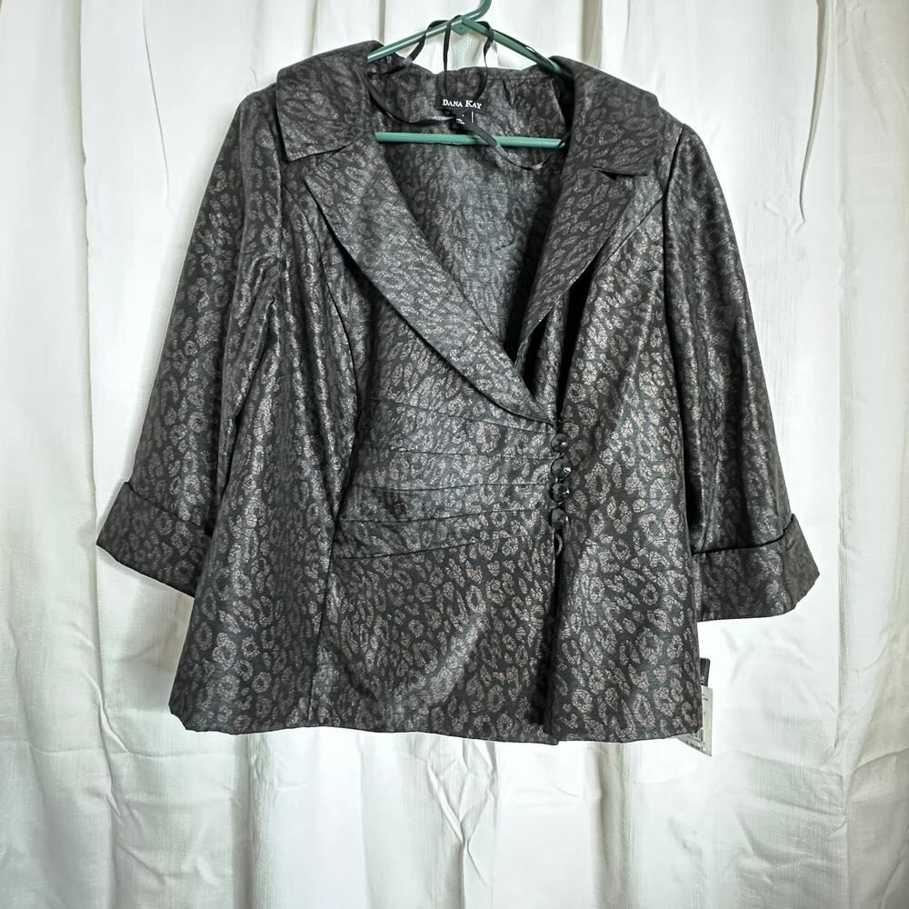 Dana Kay - NWT-Blazer Like Leopard Print 3/4 Sleeve Jacket - Flaw missing button